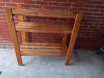Houten opbergrek. beschikbaar voor biedingen