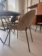 4 suède stoelen met zwart onderstel, Huis en Inrichting, Stoelen, Ophalen, Zo goed als nieuw, Overige kleuren