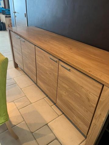Eetkamerset beschikbaar voor biedingen