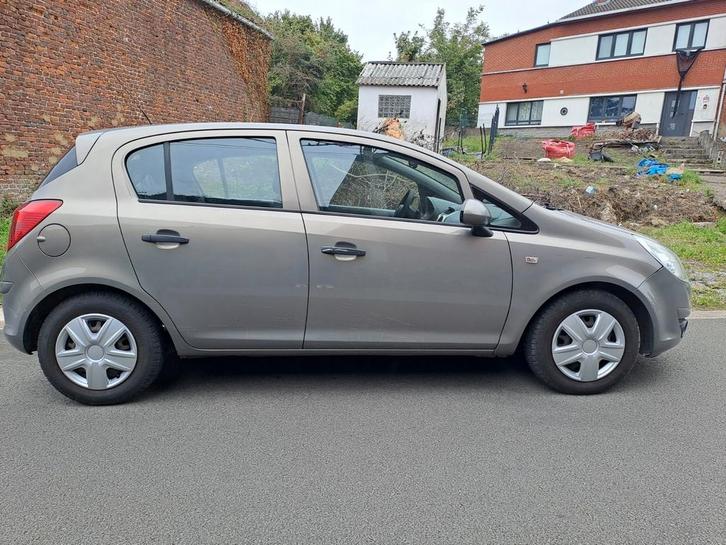 Opel corsa 225.000 km démarre et roule, Autos, Opel, Particulier, Corsa, Verrouillage central, Diesel, Euro 4, Berline, 5 portes