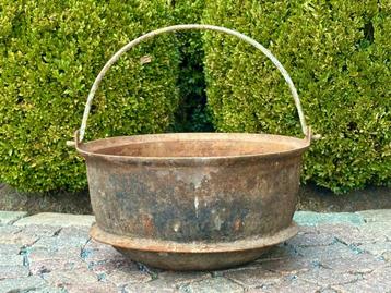 oude gietijzeren ketel - diameter 38 cm - zeldzaam model beschikbaar voor biedingen