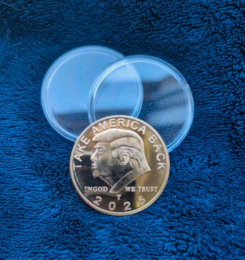 Gold Trump coin collectors item  beschikbaar voor biedingen