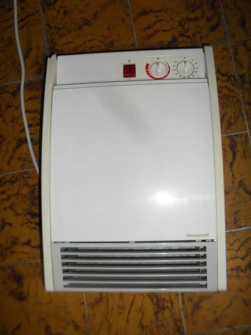 Elektrische wandverwarmer met timer (60 minuten max, Doe-het-zelf en Bouw, Verwarming en Radiatoren, Gebruikt, Radiator, 800 watt of meer