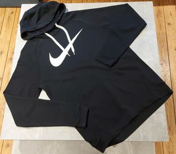 Zwarte Nike hoodie in middelgrote maat voor heren.  beschikbaar voor biedingen