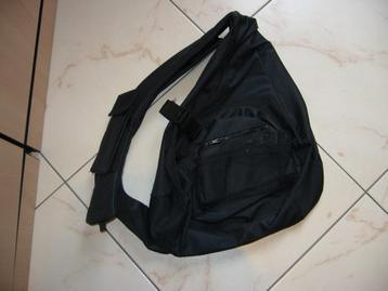 Nieuwe zwarte schoudertas beschikbaar voor biedingen