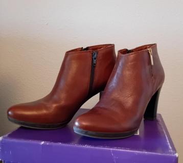 Laarzen laag, cognac kleur beschikbaar voor biedingen