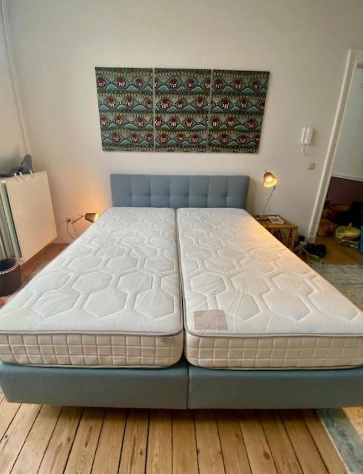 KINGSIZE Box Pocket Beka met hoofdbord in zeer goede staat, Huis en Inrichting, Slaapkamer | Boxsprings, Gebruikt, 180 cm, 200 cm