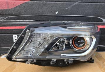 Koplamp CLA Klasse W117 A117 ILS Xenon LED Oranje RING Links, Enlèvement ou Envoi, Origine de la pièce connue, Utilisé, Mercedes-Benz