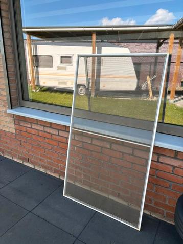 Vliegenraam Afmetingen 76x 134 beschikbaar voor biedingen