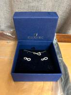 Swarosvki Infinity Set - Ketting & Oorbellen - Zilver, Handtassen en Accessoires, Met kristal, Ophalen of Verzenden, Zo goed als nieuw