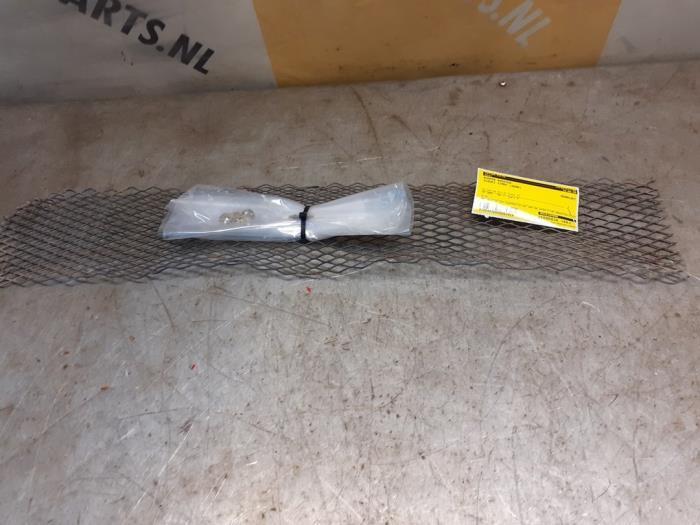 Pare-chocs grille d'un Suzuki Jimny, Autos : Pièces & Accessoires, Carrosserie & Tôlerie, Pare-chocs, Suzuki, Utilisé, 3 mois de garantie