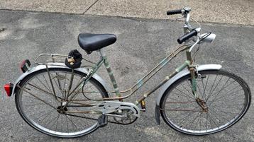 Betrouwbare goede damesfiets 1v. alles in orde NIEUW KETTING beschikbaar voor biedingen