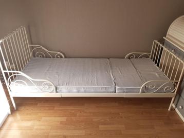 meegroei bed van ikea + lattenbodem + meegroei matras beschikbaar voor biedingen