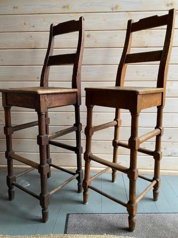 Antieke post loketstoelen beschikbaar voor biedingen