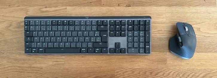 Logitech toetsenbord + muis, Computers en Software, Toetsenborden, Zo goed als nieuw, Azerty, Draadloos, Ergonomisch, Toetsenbord en muis-set