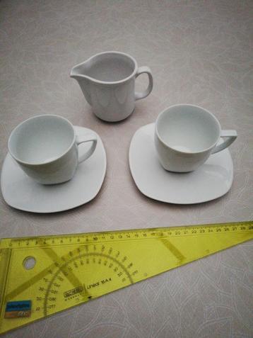 2 koffietassen Charlotte Marie met onderbord + melkkannetje  beschikbaar voor biedingen