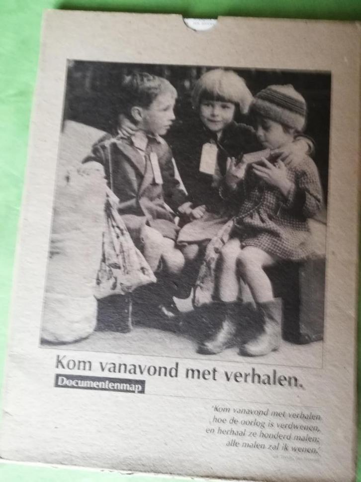 KOM VANAVOND MET VERHALEN - DOCUMENTENMAP, Boeken, Geschiedenis | Wereld, Zo goed als nieuw, Europa, 20e eeuw of later, Ophalen of Verzenden