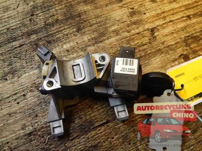 Kontaktslot + Sleutel van een Smart Forfour, Auto-onderdelen, Overige Auto-onderdelen, Smart, Gebruikt, 3 maanden garantie, Ophalen of Verzenden