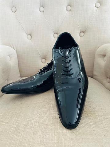 Chaussures vernis noir brillant IZAC