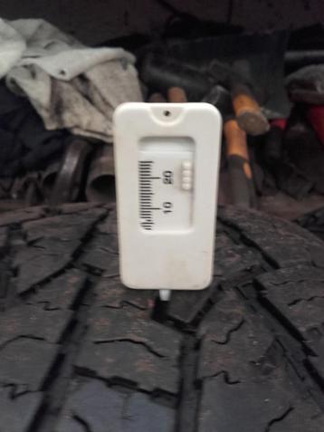 4 PNEUS NOKIAN HIVER OCCASION 4X4 beschikbaar voor biedingen