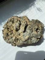 Pyrite (dodécaèdre) sur quartz