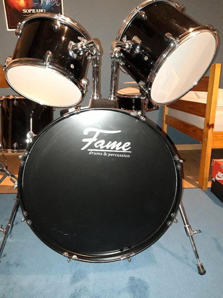 Batterie acoustique noire- idéale pour débutant motivé, Musique & Instruments, Batteries & Percussions, Utilisé, Autres marques