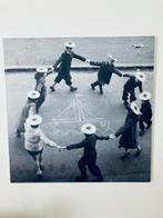 Robert Doisneau "La ronde des pompons" - Forex print 100x100, Huis en Inrichting, Ophalen, 75 tot 100 cm, 75 cm of meer, Print