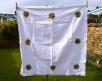 nappe blanche  coton, lin , brodées fleurs , 81/85 cm, Maison & Meubles, Enlèvement ou Envoi, Utilisé, Carré, Intérieur
