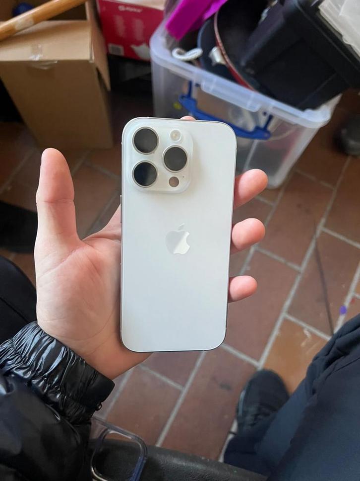 Batterie pour iPhone 16 Pro à 100 %, Télécoms, Téléphonie mobile | Apple iPhone, Comme neuf, iPhone 16, Enlèvement