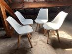4 lichtblauwe eetkamerstoelen, Blauw, Modern, strak, tijdloos, Zo goed als nieuw, Vier