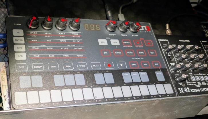 uno synth ik Multimedia, Muziek en Instrumenten, Synthesizers, Zo goed als nieuw, Met midi-aansluiting, Ophalen of Verzenden