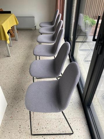 stoelen (6) beschikbaar voor biedingen