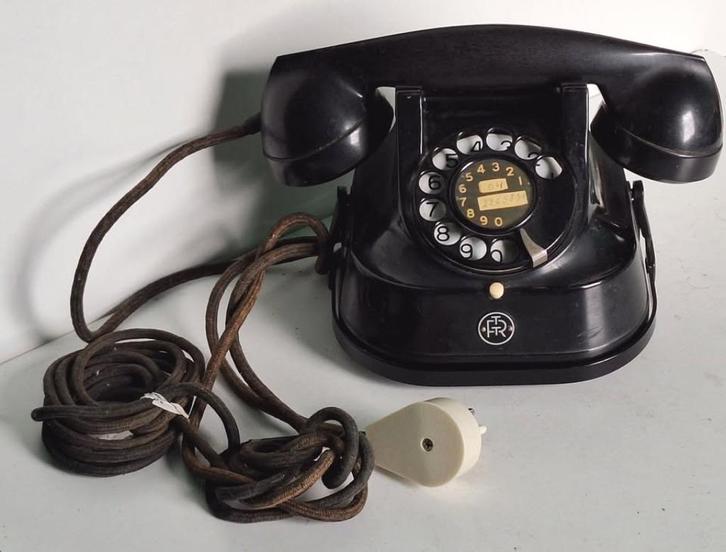 Joli ancien téléphone de collection en bakélite RTT, Antiek en Kunst, Antiek | Woonaccessoires, Ophalen of Verzenden