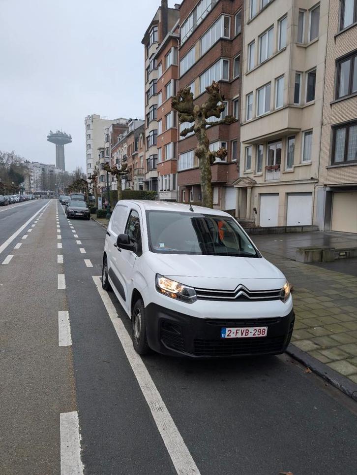 BERLINGO 1.2 ESSENCE 63000KM, Autos, Camionnettes & Utilitaires, Particulier, Citroën, Essence, Enlèvement