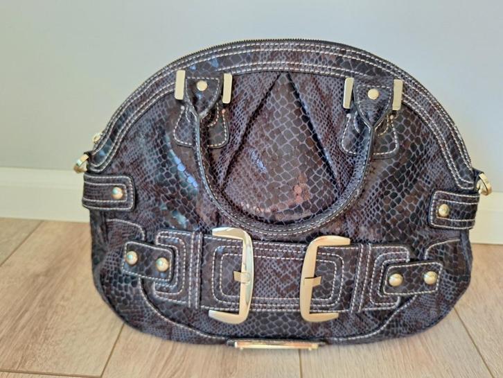 Handtas Guess croco donker paars/grijs, Handtassen en Accessoires, Tassen | Damestassen, Nieuw, Handtas, Paars, Ophalen of Verzenden