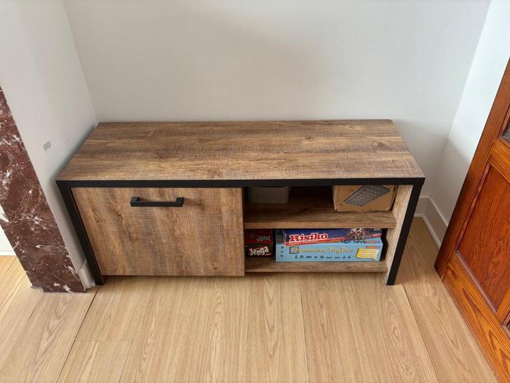Stijlvolle tv-tafel met een vintage tintje, Antiek en Kunst, Antiek | Meubels | Tafels, Ophalen