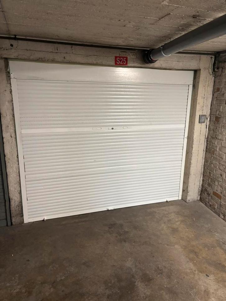 Garage/box fermé et sécurisé à vendre., Immo, Garages & Places de parking, Liège (ville)