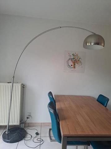 Staanlamp met retrolook beschikbaar voor biedingen