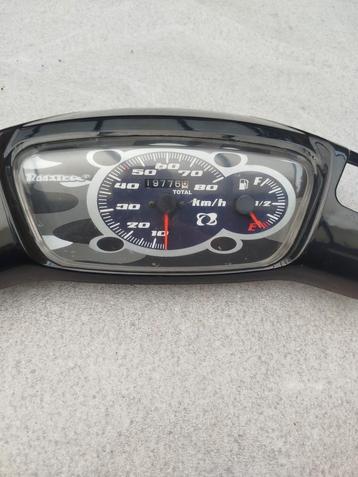 kmteller MBK booster nieuw model  beschikbaar voor biedingen