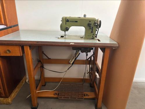 Vintage Berina 540-2 groen, Hobby en Vrije tijd, Naaimachines en Toebehoren, Bernina, Ophalen