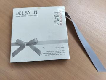 Grijs satijn lint   (bloemschikken) beschikbaar voor biedingen