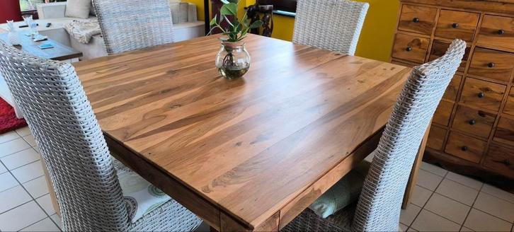 Vends table à manger en bois de sheesham et ses 4 chaises., Maison & Meubles, Tables | Tables à manger, Comme neuf, Enlèvement
