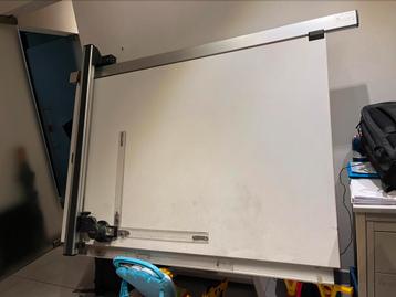 Tekentafel pro  beschikbaar voor biedingen