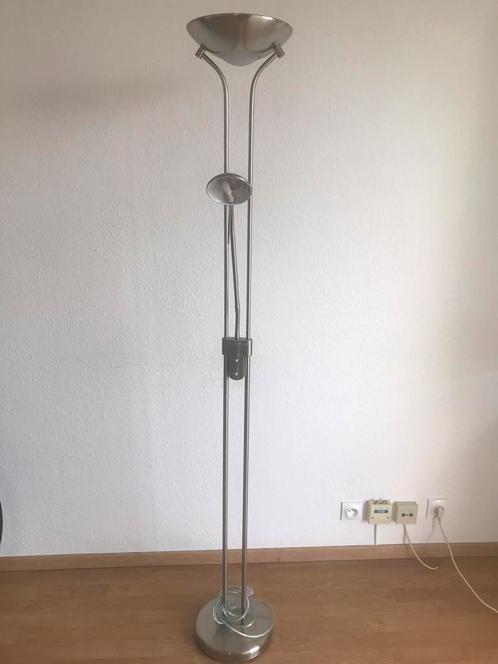 Lampadaire LED sur pied avec liseuse, Maison & Meubles, Lampes | Lampadaires, Comme neuf, 150 à 200 cm, Métal