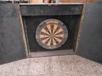 Darts bord in afsluitbar kastje, Sport en Fitness, Darts, Gebruikt, Ophalen