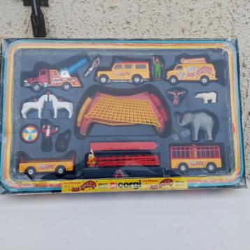 CORGI TOYS  48 LES CIRQUES JEAN RICHARD  DECOR COMPLET BOITE disponible aux enchères