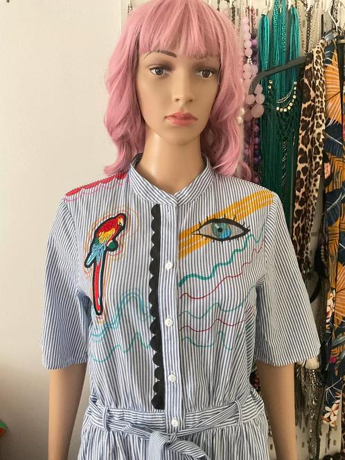 Katoenen hemdjurk met leuk design (maat S/M) 🦜, Kleding | Dames, Jurken, Zo goed als nieuw, Maat 36 (S), Wit, Onder de knie, Ophalen of Verzenden