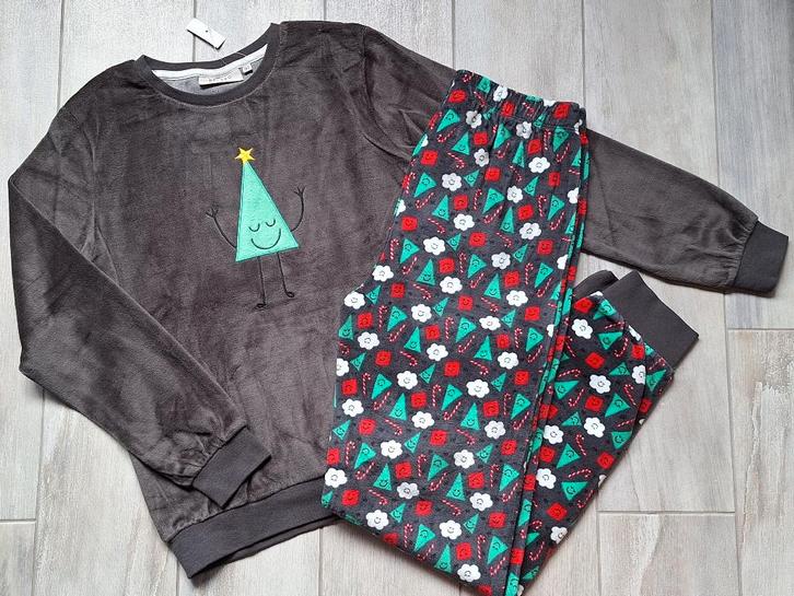 ★ M152 - Nieuwe kerstpyjama in velours, Kinderen en Baby's, Kinderkleding | Maat 152, Nieuw, Jongen, Nacht- of Onderkleding, Ophalen of Verzenden