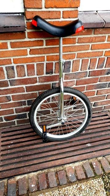 Een wiel fiets zo goed als nieuw een keer geprobeerd niks vo beschikbaar voor biedingen