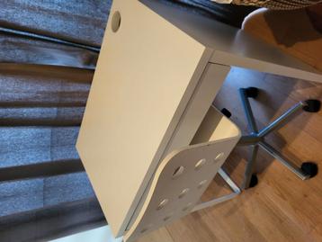 Ikea bureau beschikbaar voor biedingen